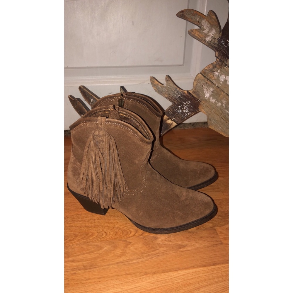 Ankle Ariat boots
